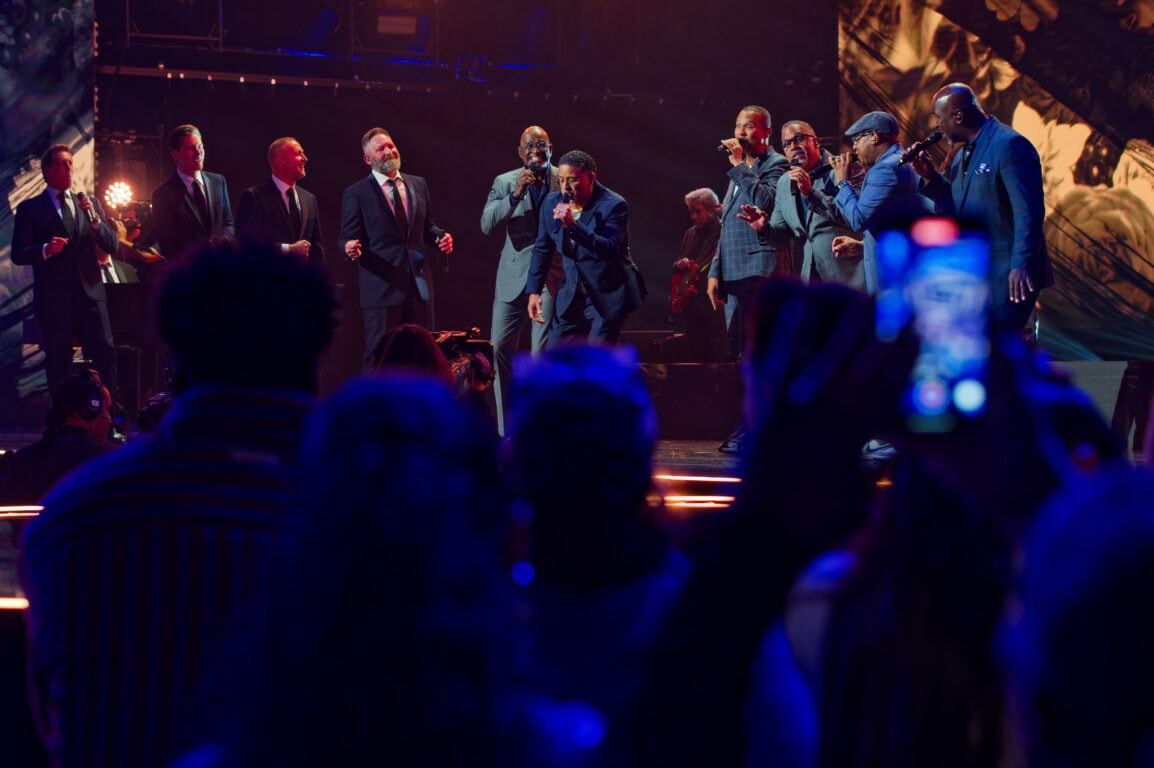The GMA Dove Awards were held last night and TAKE6, both alone and in song with Ernie Haas & Signature Sound, BROUGHT THE HOUSE DOWN!